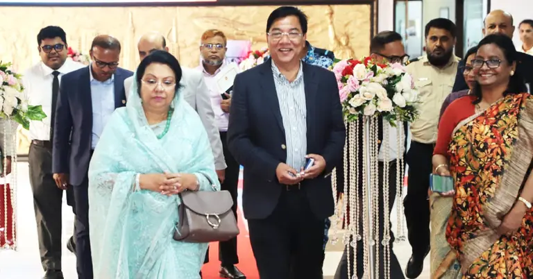 পরিদর্শনে মন্ত্রী আফরোজা খানম রিতা ও প্রতিমন্ত্রী এম রশিদুজ্জামান মিল্লাত